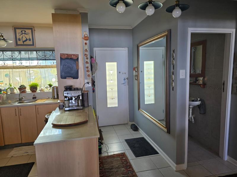 2 Bedroom Property for Sale in Sea Point Western Cape
